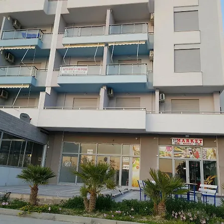 Apartamente-danaj Radhime Lägenhet *